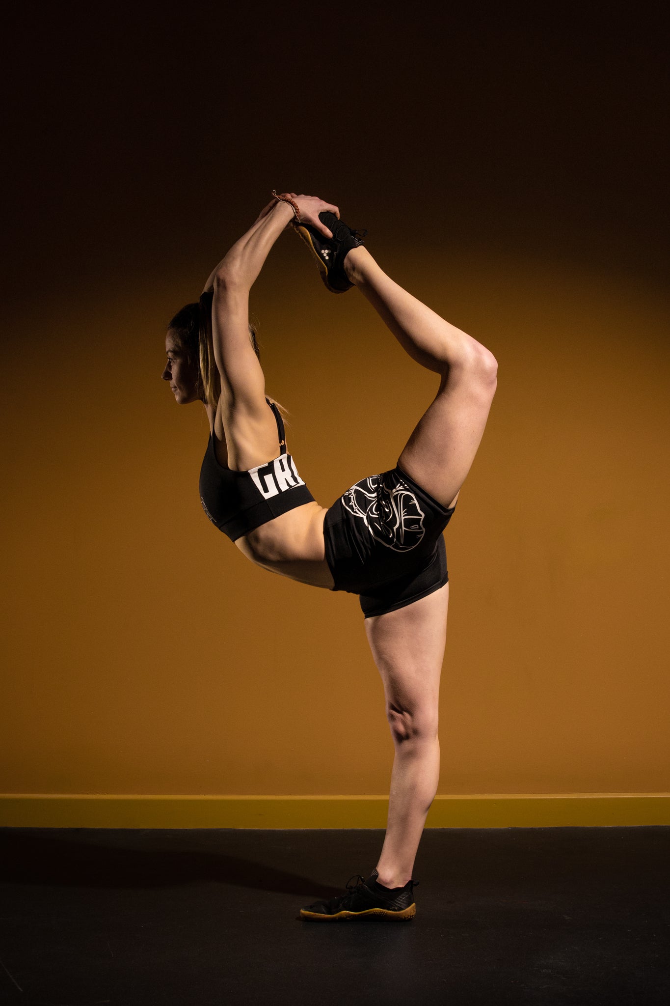 Gravity Fitness Dames Shorts de entrenamiento y sujetador deportivo