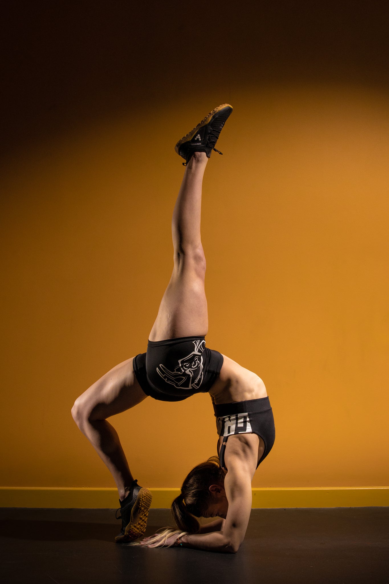 Gravity Fitness Dames Shorts de entrenamiento y sujetador deportivo